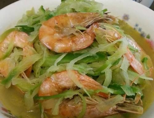 我家萝卜从不炒着吃，放几个大虾，又鲜又香，出锅汤汁一滴不剩