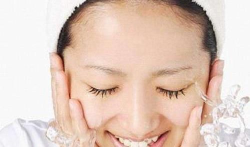 子宫|女性产后多久能碰凉水?想要子宫恢复得好,最好别少于这个天数