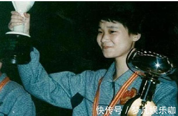 职业生涯|她抽烟喝酒拿了59块女乒金牌,是乒坛大魔王,23岁大满贯后退役