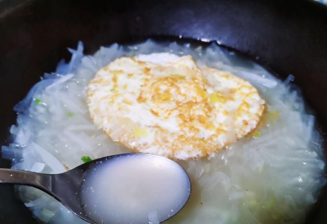 鱼汤|冬天喝萝卜汤,多加这1样食材,汤香浓郁比鱼汤还鲜,老少皆宜