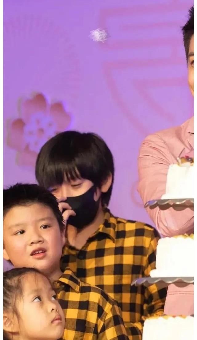 第一季爸爸去哪儿8年过去了，小演员都长大了，你还能认出来吗？