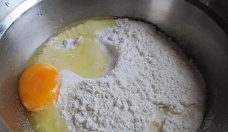 教你在家炸油条,1碗面粉半碗水,油条香酥脆好吃,早餐不用买了