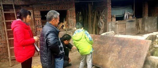 传下来|祖先传下来一块匾额,此人拿来当切菜板,专家看完后:能卖上百万