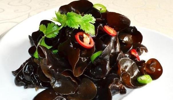 营养师|吃黑木耳能够降血脂、降血糖吗?营养师:一种木耳不可随意吃