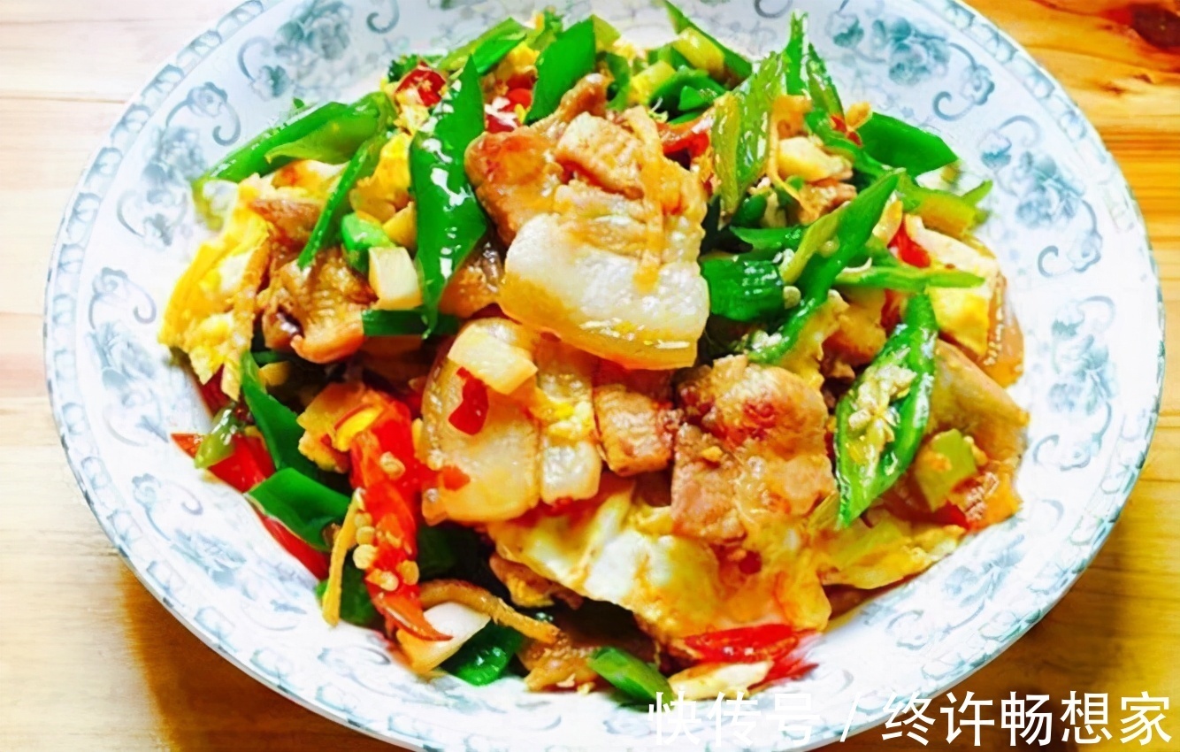 老太|女性不愿老太快,坚持吃三种美食,气色好,美容养颜又瘦身