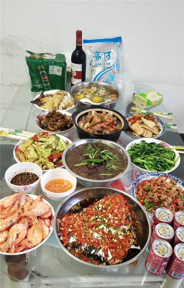 下厨|老公请发小来家里玩，我顶着高温下厨招待，上桌后觉得倍有面子！