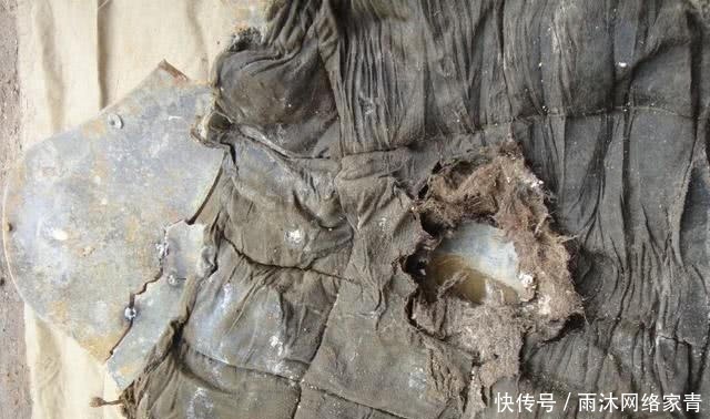 惨烈|飞行员失踪77年后被发现,胸口上扣直径二十毫米,场面惨烈