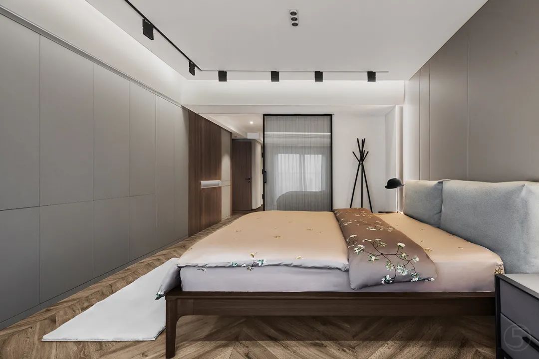 无主灯|180㎡现代极简，无主灯设计果然不凡，朴素的空间也有档次感