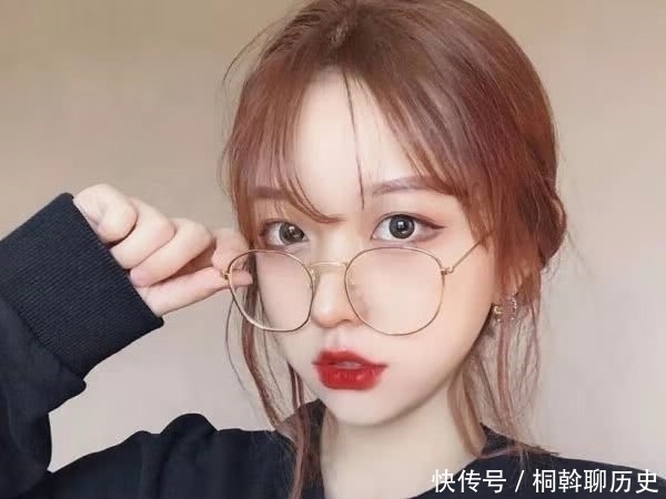 润唇膏|经常“涂润唇膏”能保护嘴唇?小仙女别不知道,正确用法是这样的