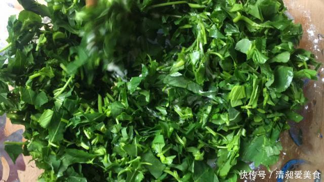 夏天|夏天看到这菜别放过,加颗鸡蛋简单易做,鲜美可口,比肉还香!