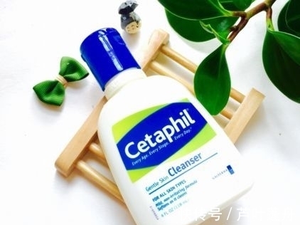 丝塔芙 化妆要想好看当然得从护肤做起,护肤品大测评,不长痘的关键