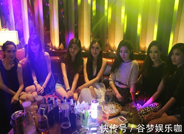 沙发|Ktv包间中的卫生间,真是为上厕所建造的吗?咋还有沙发呢?