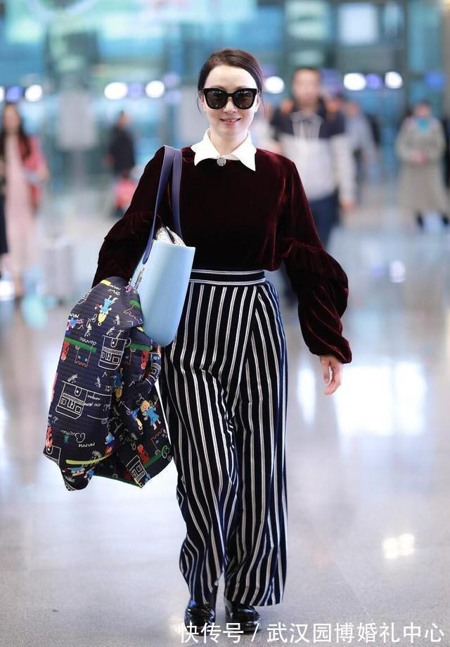 穿搭 别穿条纹衫了,今年流行的是“条纹长裤”,显瘦减龄,轻松上档次
