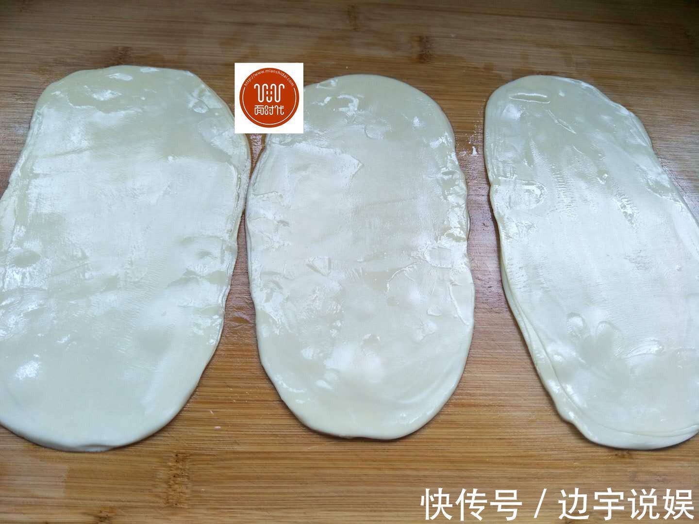 教你饺子皮的新吃法,简单又美味,软香可口,一口一个超过瘾!