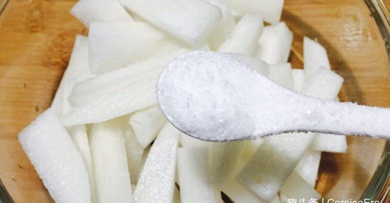 腌萝卜,最忌直接放盐,教你饭店腌萝卜做法,酸辣脆嫩放一年不坏