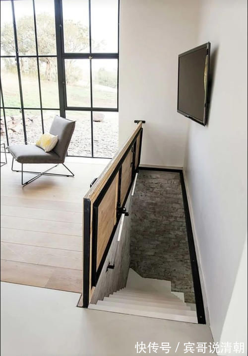 户型|外国人就是脑洞大开!好好的楼梯非要装个盖板,看完才知道多实用