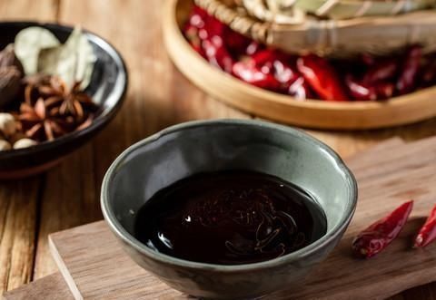 买蚝油时,不管什么品牌,只要瓶身没有“这2个字,”全是假蚝油