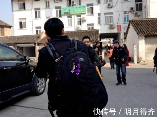 小李|新年我给父母1万块,孩子收到压岁钱却大哭,我们没吃饭就走了