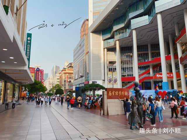 南京路|外地游客到上海旅游，都喜欢来这条街打卡，却有人喜欢，有人失望