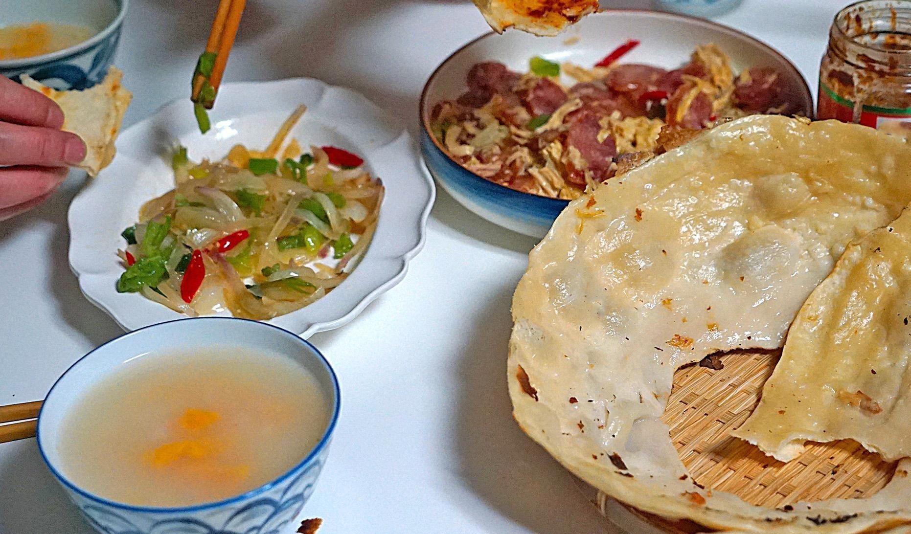 我家|晒晒我家晚餐,炒菜神搭配和锅贴神技,不服都难,必须给点赞