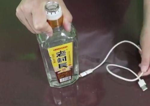 白酒|白酒滴在手机上,效果太厉害了,滴一滴,一年能省下不少冤枉钱