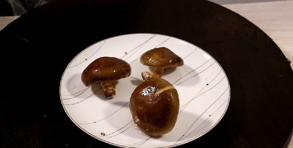 肥厚|买香菇时,挑大的还是小的好?老菜农:牢记这5点,就不会买错了