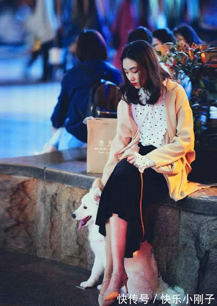 东方女性 小姐姐一双尖头的高跟鞋穿在脚上显得十分的精致,优雅时尚