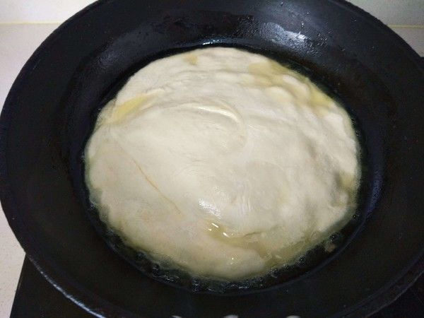 烙饼为什么发干发硬大多人以为用开水烫面,抹很多油,其实错了