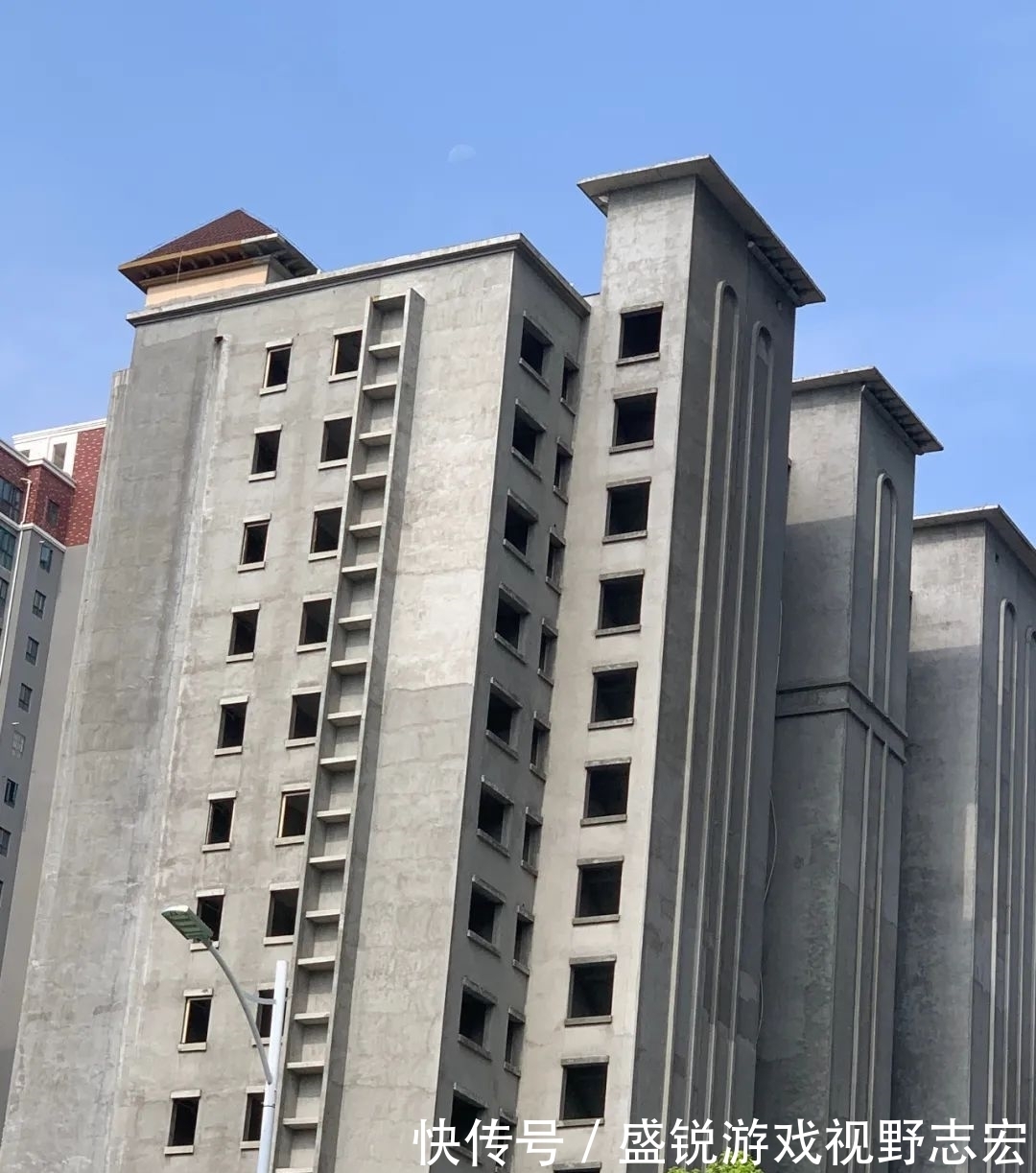 施工|西班牙小镇工程进度播报:仲夏知绿盛 臻情传家音