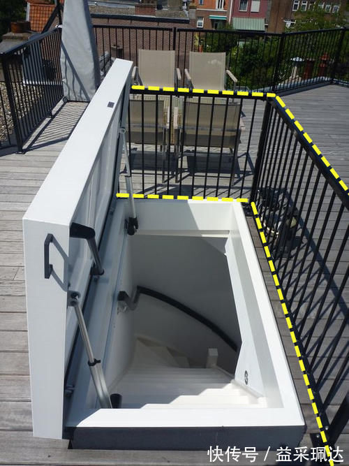 盖板式|买了顶楼就是好,凿个天窗入口,把楼顶收拾干净,一家独享大露台!