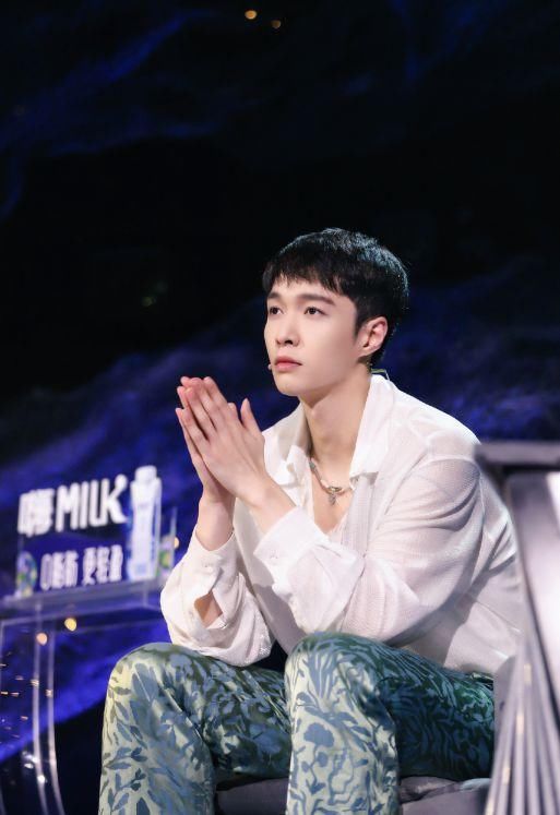 《舞蹈风暴2》双重身份加盟的张艺兴，面对舞者却谦逊低调