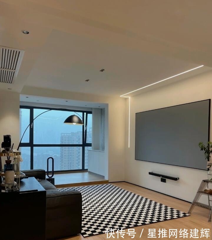 晾衣杆|年轻小夫妻的“穷装”新家，干净整洁，网友：“越简单，越幸福”