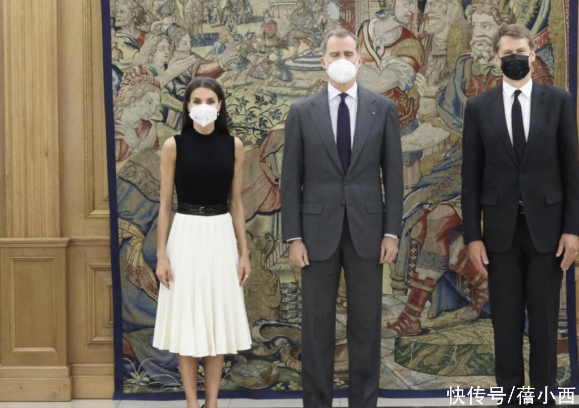 econ|西班牙王后越老越优雅，穿绿色印花裙大方自信，无惧皱纹与白发