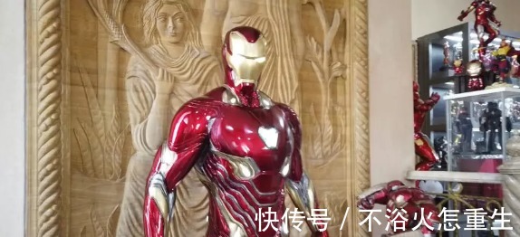 手办|小伙晒钢铁侠等身高手办,背后墙壁成亮点,网友穿上能战斗吗