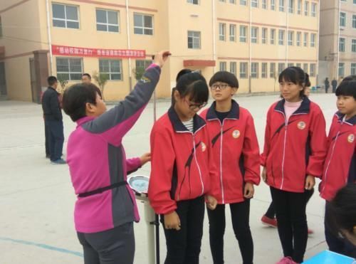 身高|初中生标准身高表火了,达到这一高度算合格,很多孩子不达标