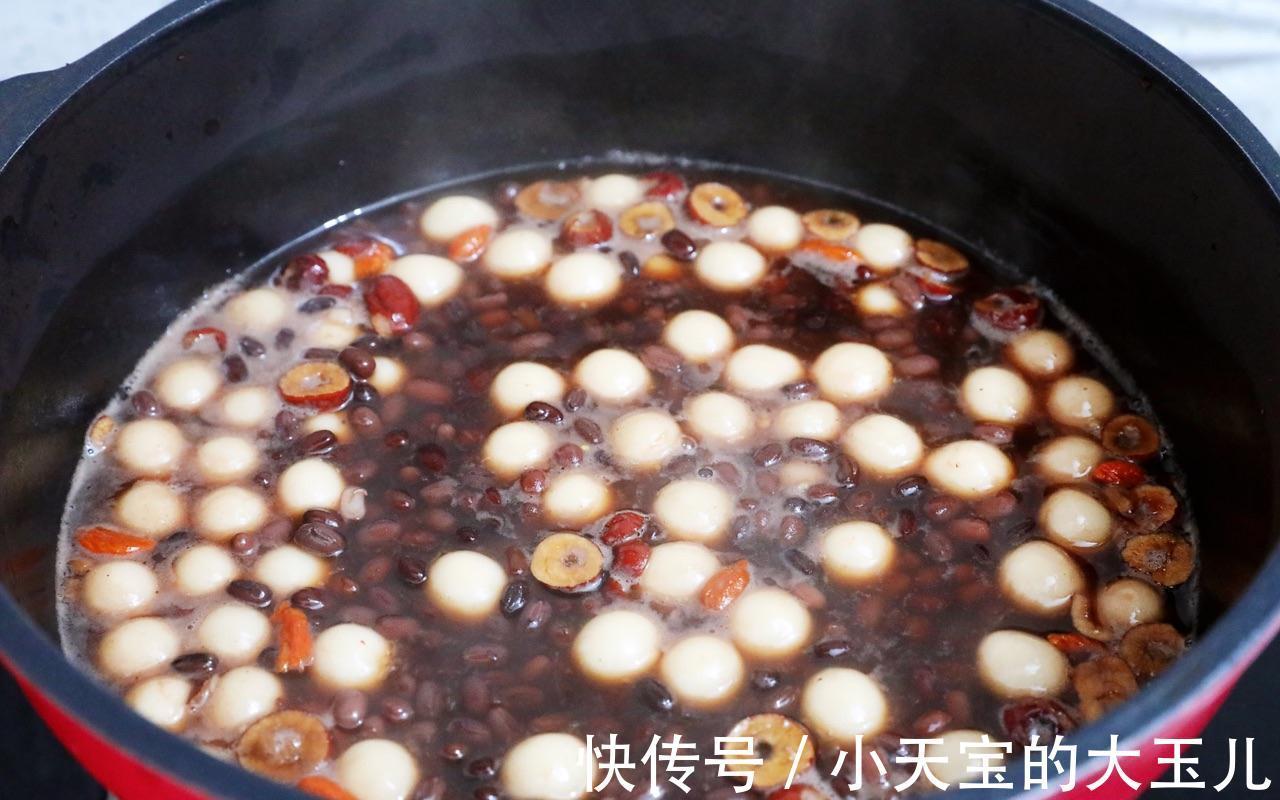 天冷了,红豆桂圆红枣枸杞小丸子学起来,养颜又暖身