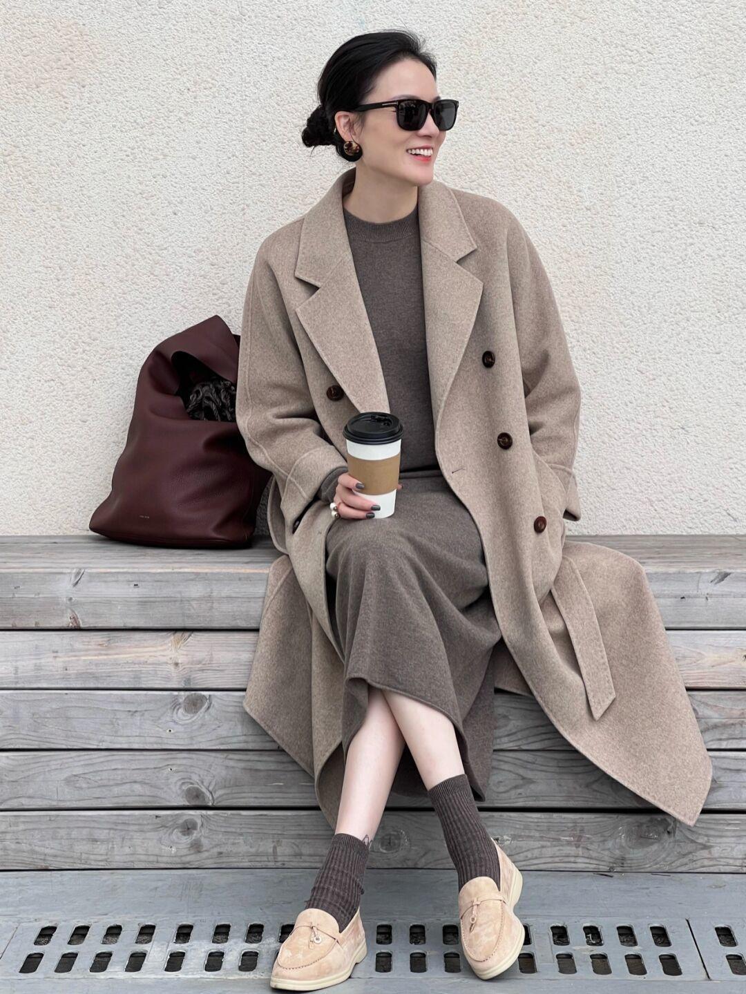 穿搭|今冬试试“针织连衣裙+大衣”的款,既有风度又有温度,绝绝子!