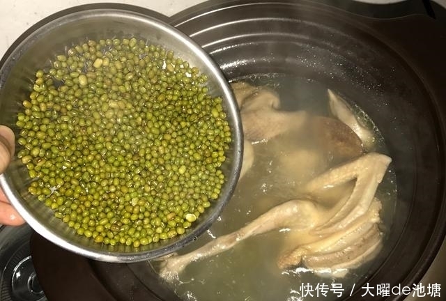 入冬之际,这汤多给孩子喝,提神醒脑,增强记忆力,听讲更认真