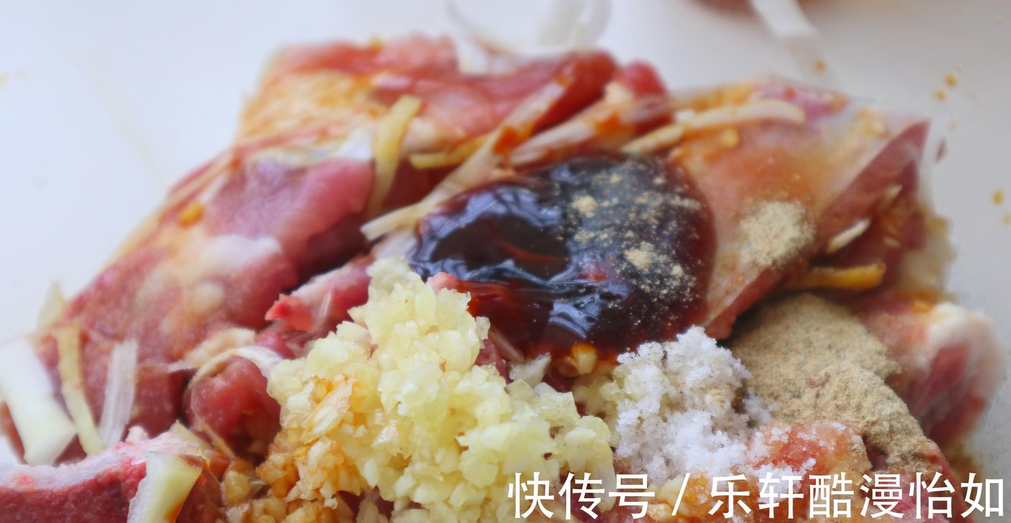 羊脊骨|花了两小时烤的排骨,一出烤箱就抢光,外焦里嫩真馋人,做法简单