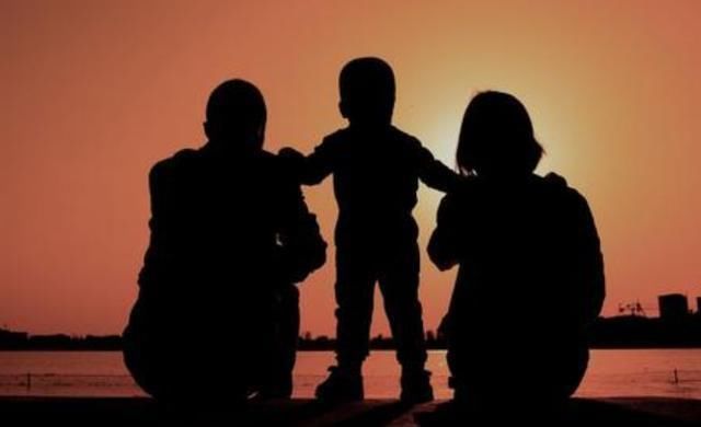 孩子|“谁生孩子不这样，怎么就你娇气”，丈夫一句话，宝妈连夜离婚