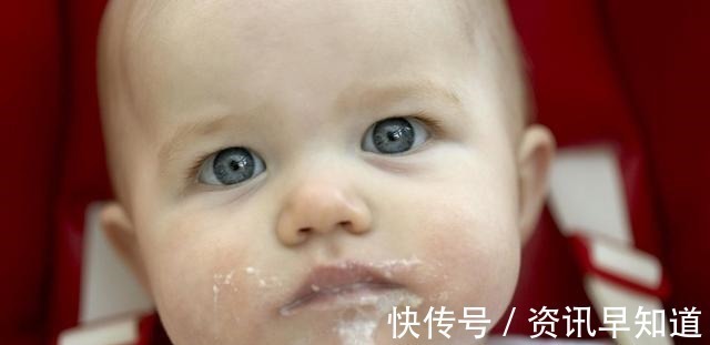 睡眠时间|夜奶究竟躺着喂还是抱着喂妈妈不要图舒服,得为宝宝着想