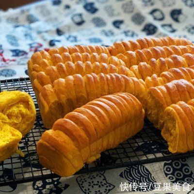 你和幸福就差这一份毛毛虫南瓜全麦排包