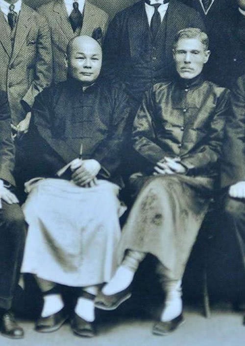 何仕文|她为老外生4个儿子,却被他抛弃,儿子成富豪后表示:只做中国人