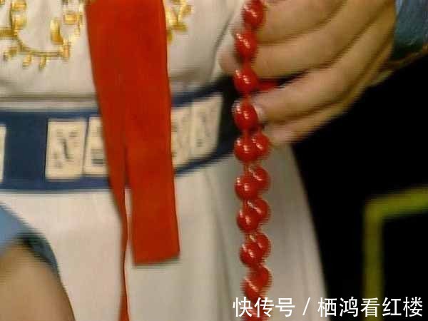 宝钗@古人认为麝香对女子有害,为什么宝钗收到红麝串就戴手上?