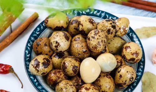 胆固醇|鹌鹑蛋营养比鸡蛋的还高，每天吃几个，身体或能尝到3个“甜头”