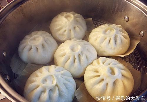 塌陷|蒸包子,记住不要直接上锅蒸,大厨教你一招,包子蓬松暄软不塌陷