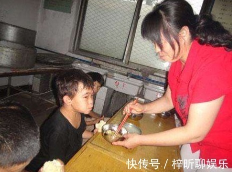 食物|4岁孩子满嘴都是“小黑牙”,结果不是因为糖,而是家长无知!