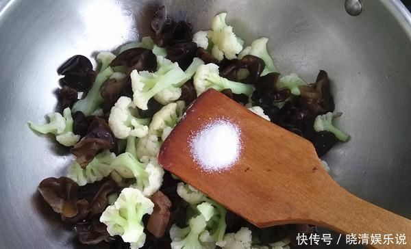 白头发|白头发多的人，常吃这种天然“乌发剂”，头发乌黑、延缓衰老