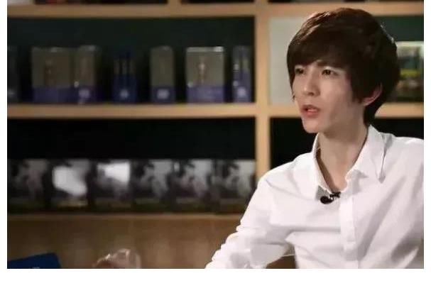 万茜|是什么让易立竞从访谈“灭霸”变成访谈“甜心”，是帅哥吗？