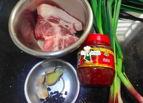 入冬后,最馋这道菜,比回锅肉还香,每回炒一盘,一锅米饭不够吃